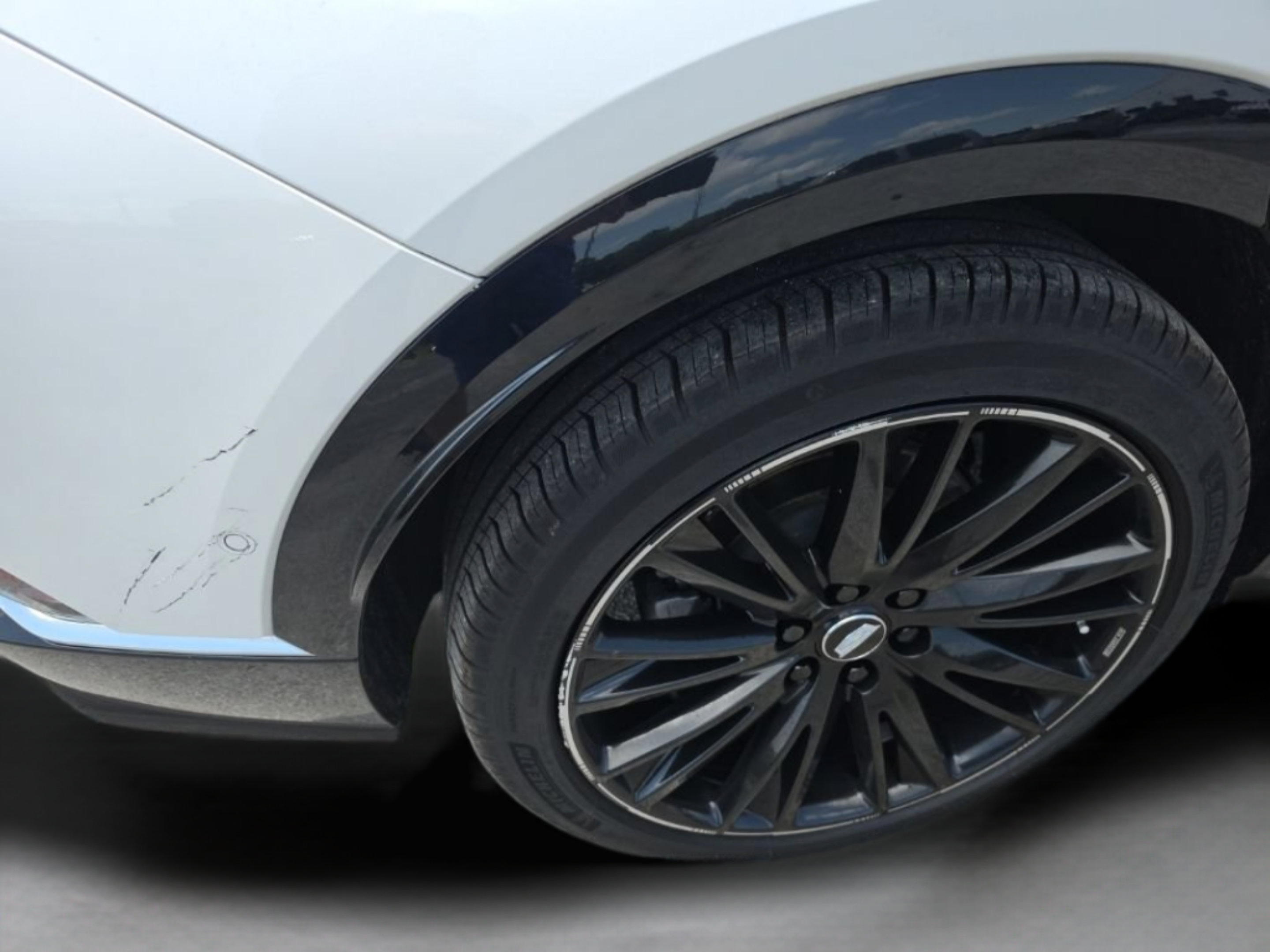 Used 2025 Cadillac Lyriq Luxury w/ LPO, Floor Liner Package AWD/4WD image 33