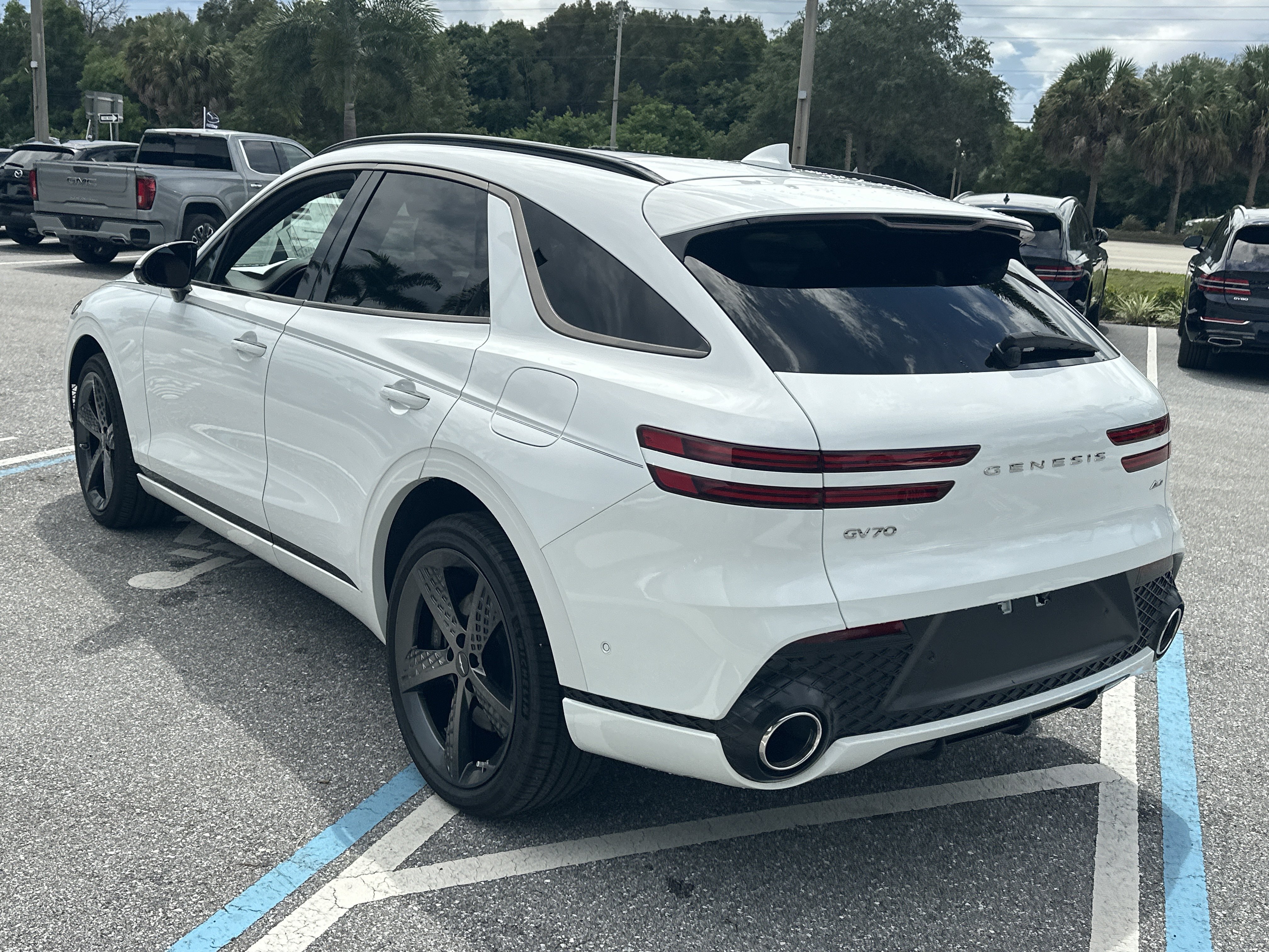 Certified 2024 Genesis GV70 2.5T w/ Sport Prestige Package AWD/4WD image 9