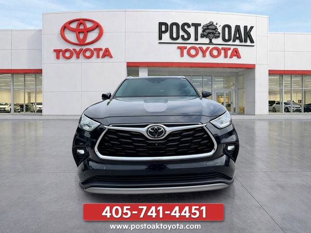 Used 2023 Toyota Highlander Platinum AWD/4WD image 2