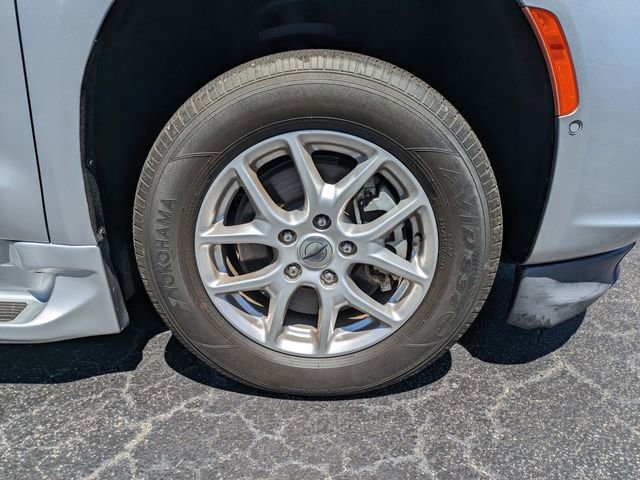 Used 2023 Chrysler Pacifica Touring-L FWD image 13