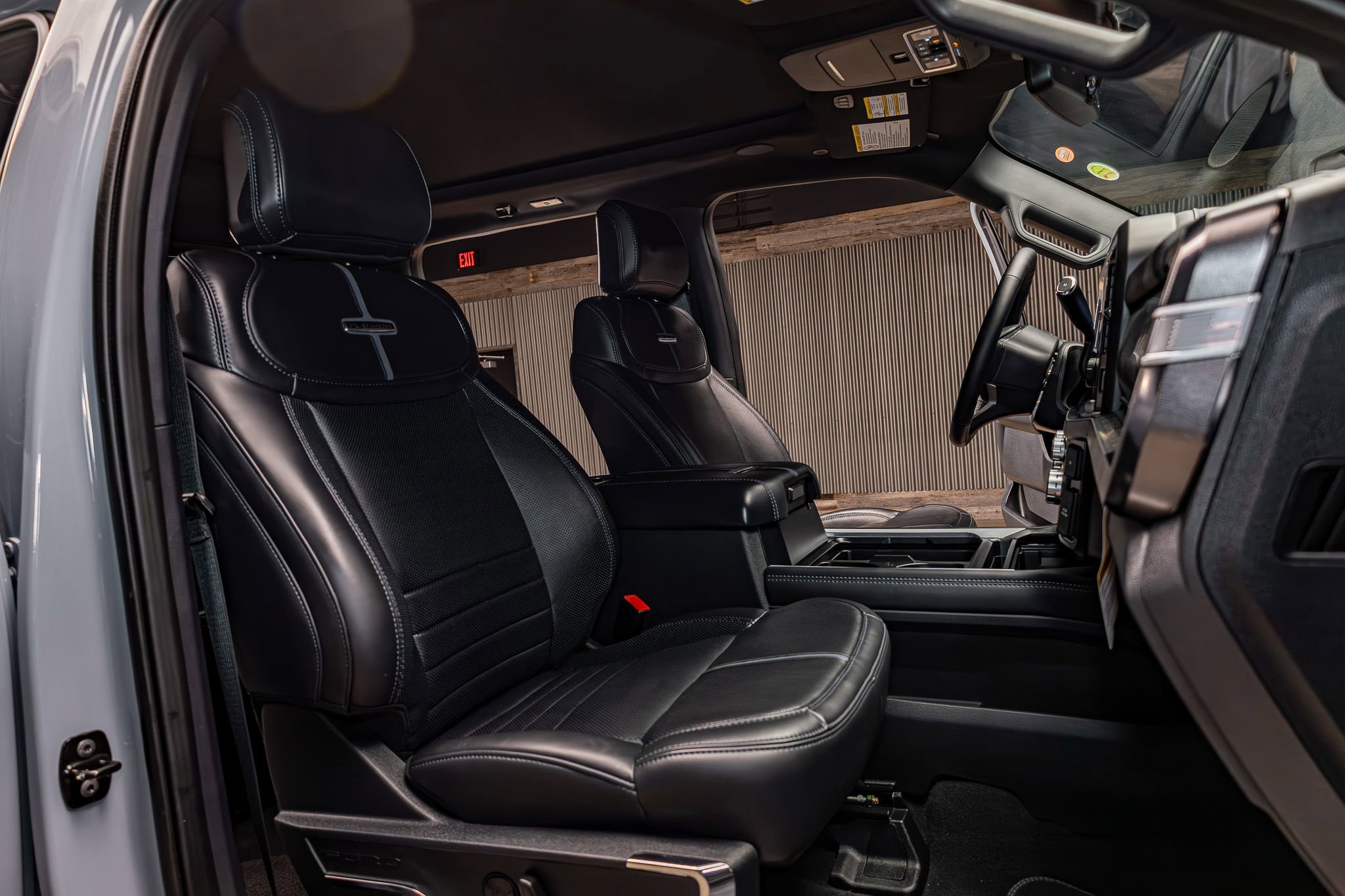 Used 2025 Ford F450 Platinum w/ FX4 Off-Road Package image 28