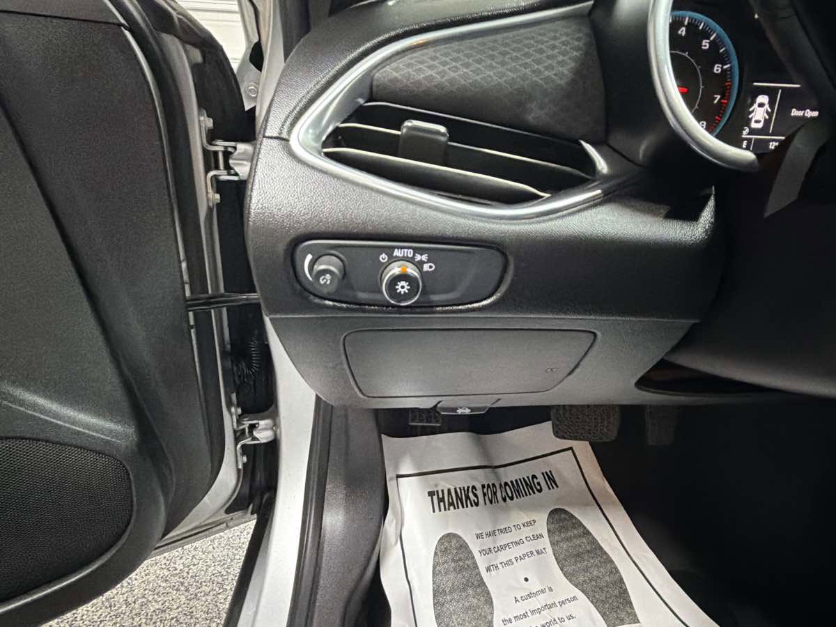 Used 2018 Chevrolet Malibu LT image 14