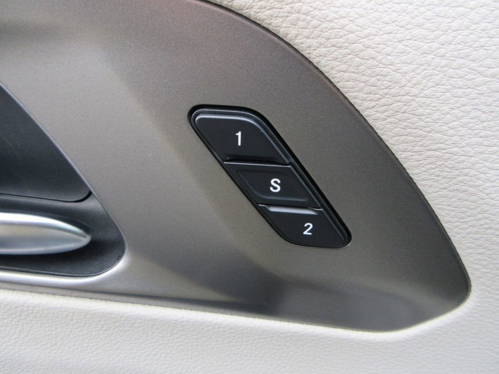 Used 2021 Chrysler Pacifica Touring-L image 25