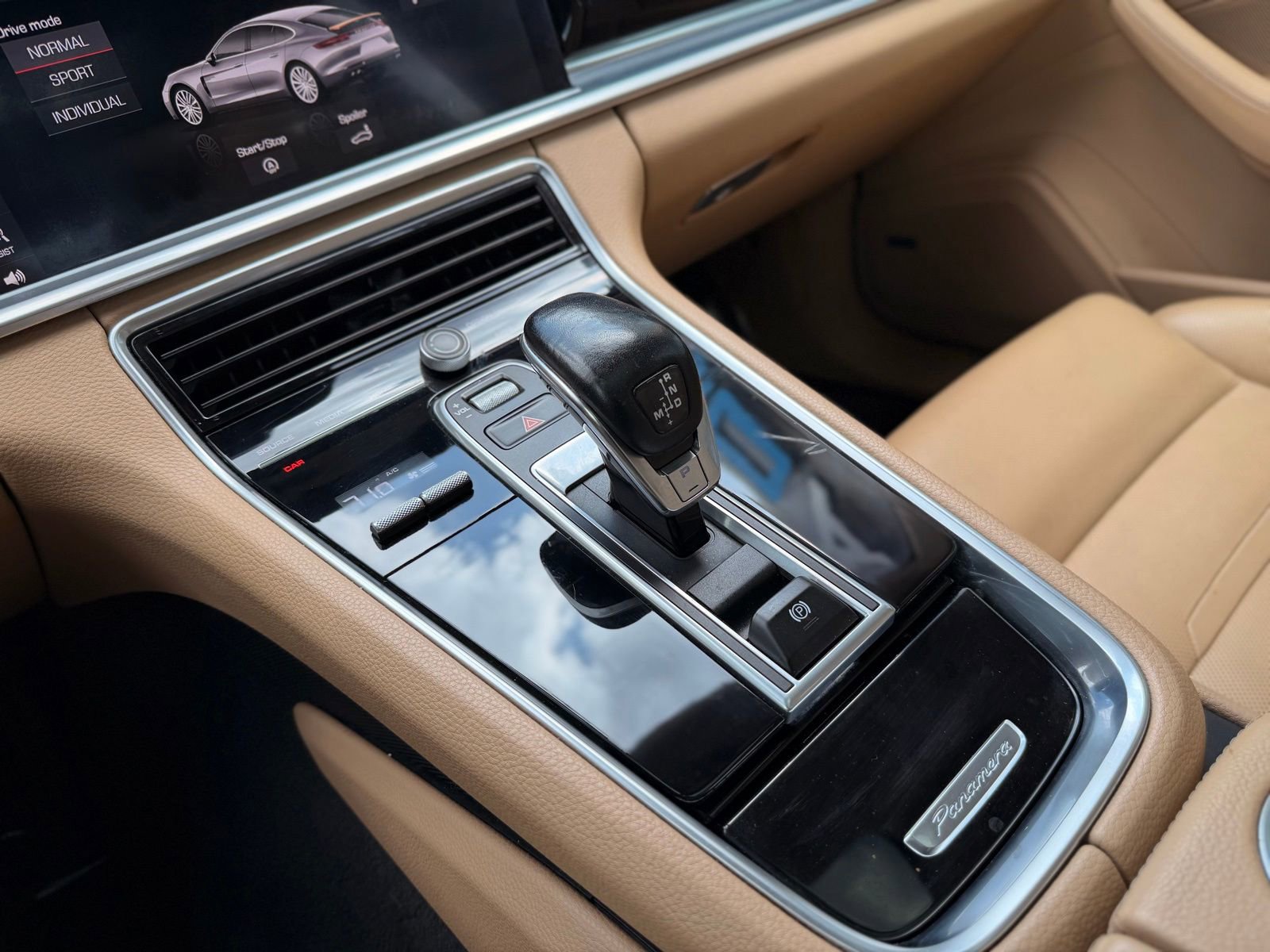 Used 2018 Porsche Panamera 4 image 54