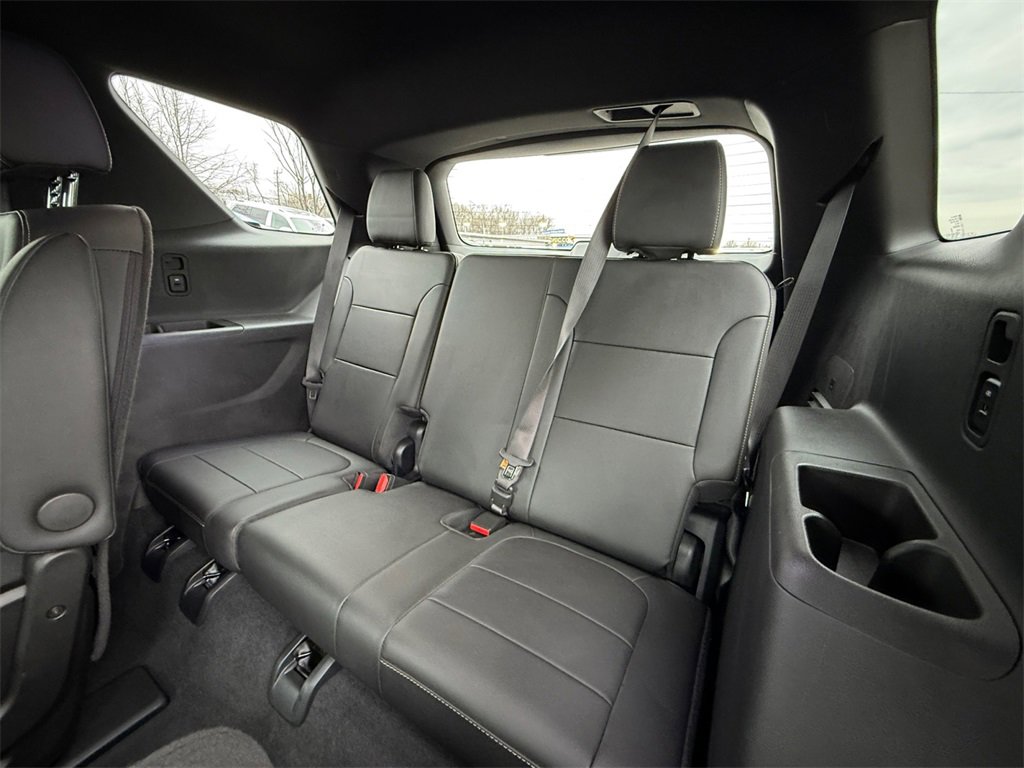 Used 2024 Chevrolet Traverse LT image 24