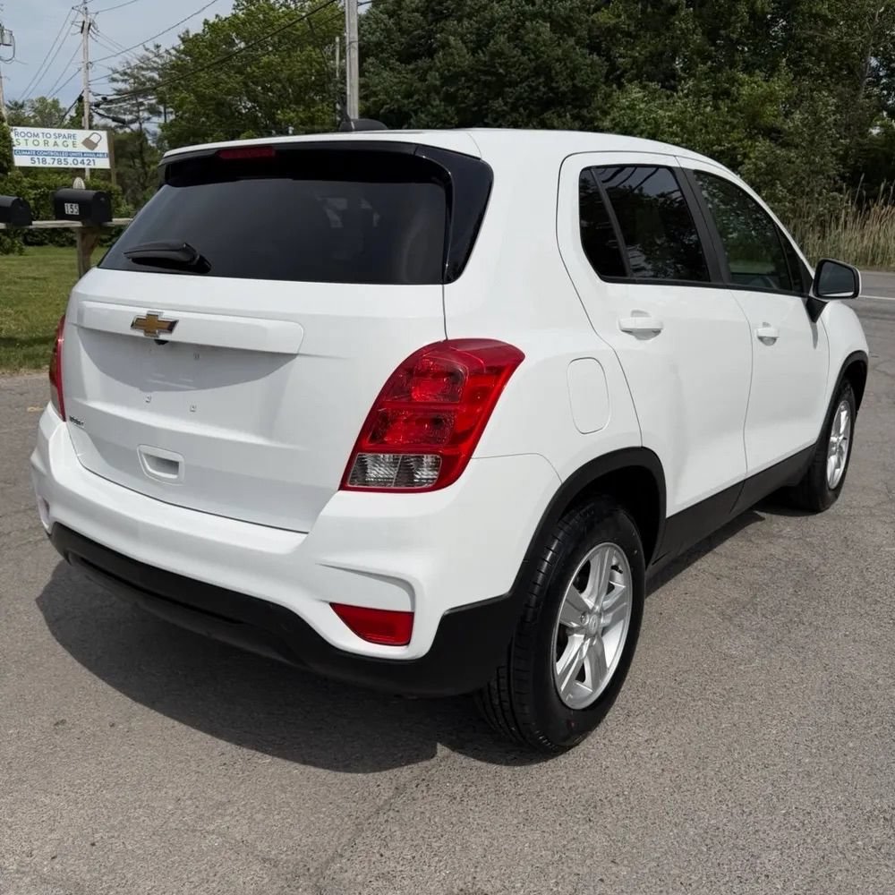 Used 2021 Chevrolet Trax LS w/ Tint and Cruise Package FWD image 9
