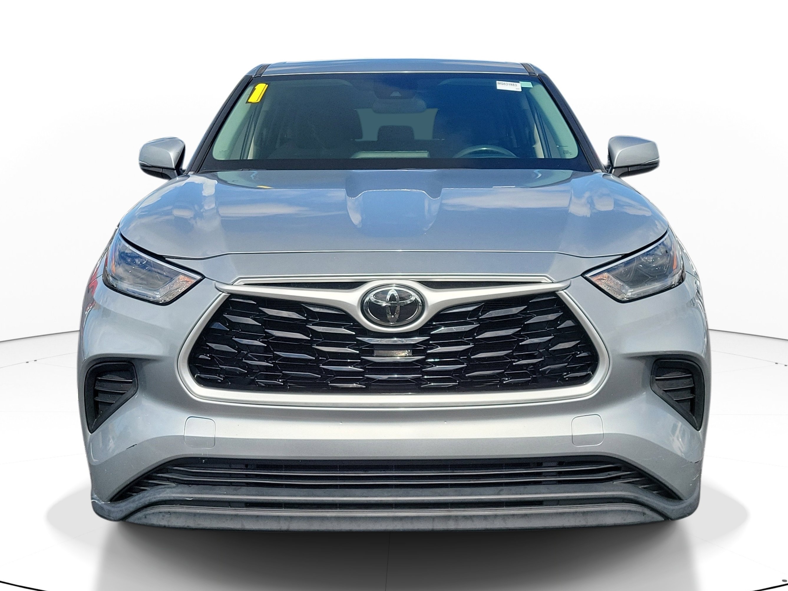 Used 2021 Toyota Highlander L FWD image 2