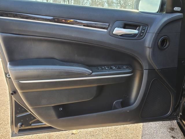 Used 2018 Chrysler 300 Limited image 19