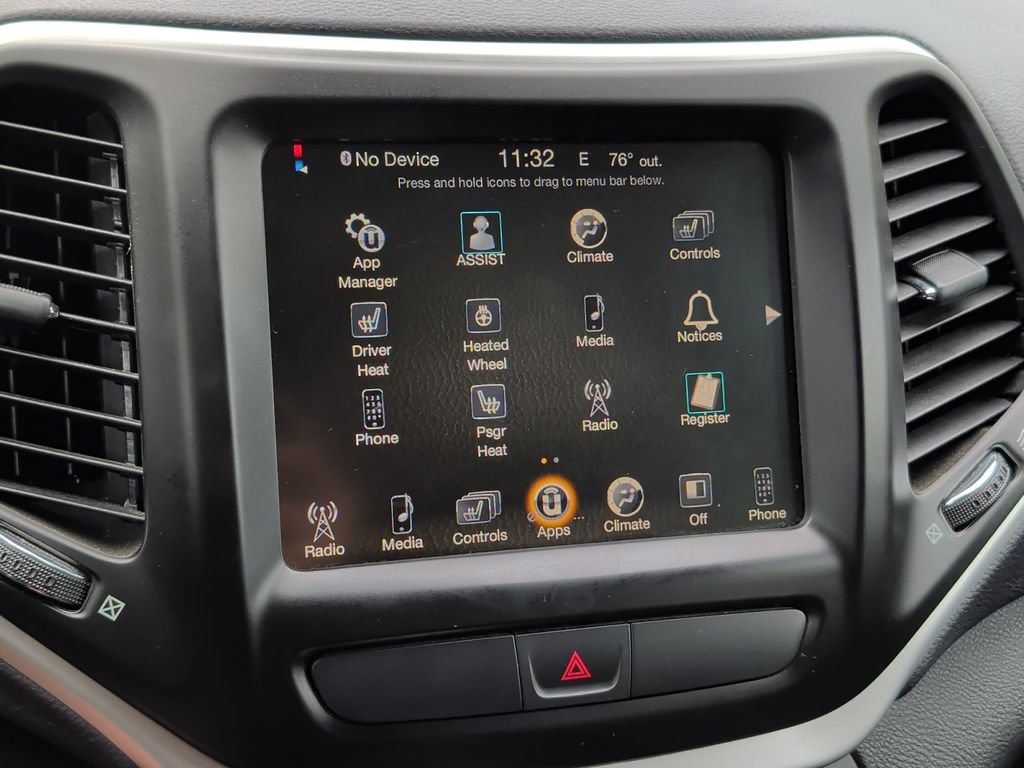 Used 2018 Jeep Cherokee Latitude Plus w/ Cold Weather Group AWD/4WD image 19