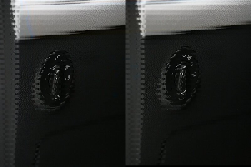 Used 2023 Volkswagen Taos SE AWD/4WD image 11