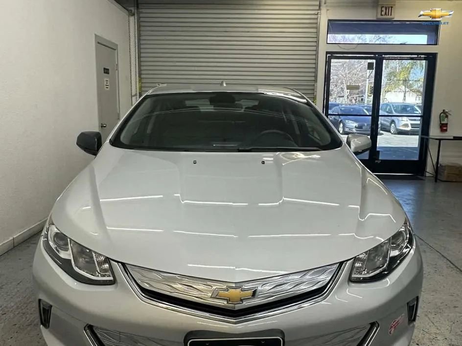 Used 2017 Chevrolet Volt LT w/ Comfort Package image 2