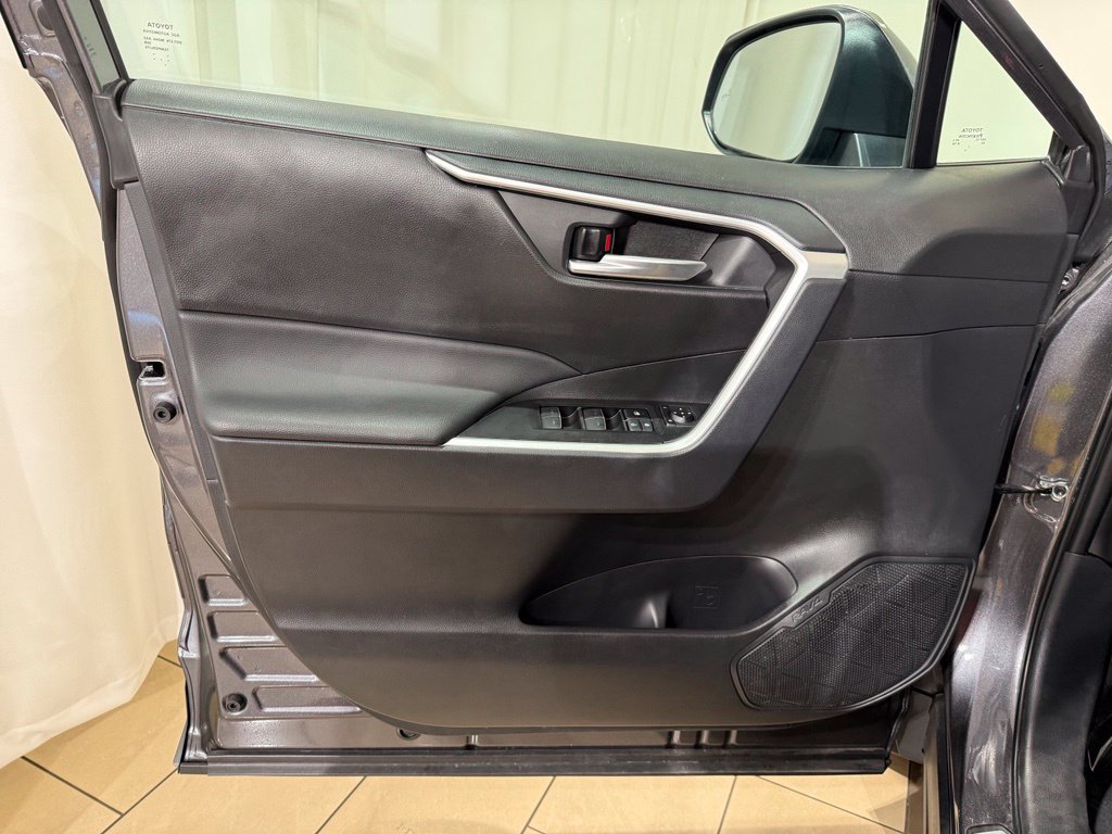 Certified 2025 Toyota RAV4 XLE AWD/4WD image 15