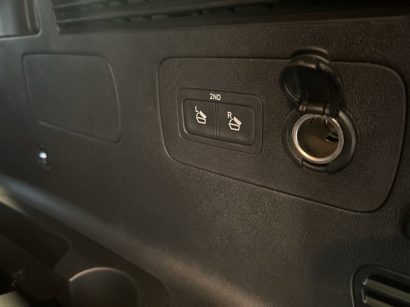 Used 2025 Kia Sorento LX image 12