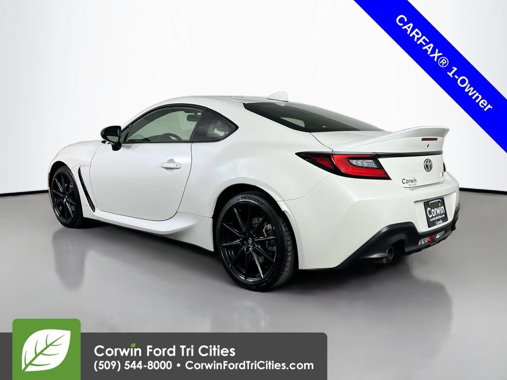 Used 2025 Toyota GR86 Premium w/ ALL Weather Mat Package (TMS) RWD image 11
