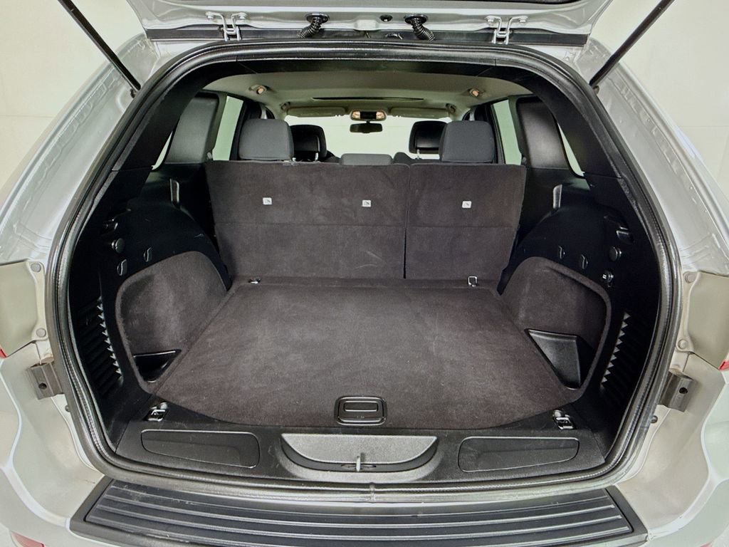 Used 2012 Jeep Grand Cherokee Laredo w/ Laredo E Group image 27