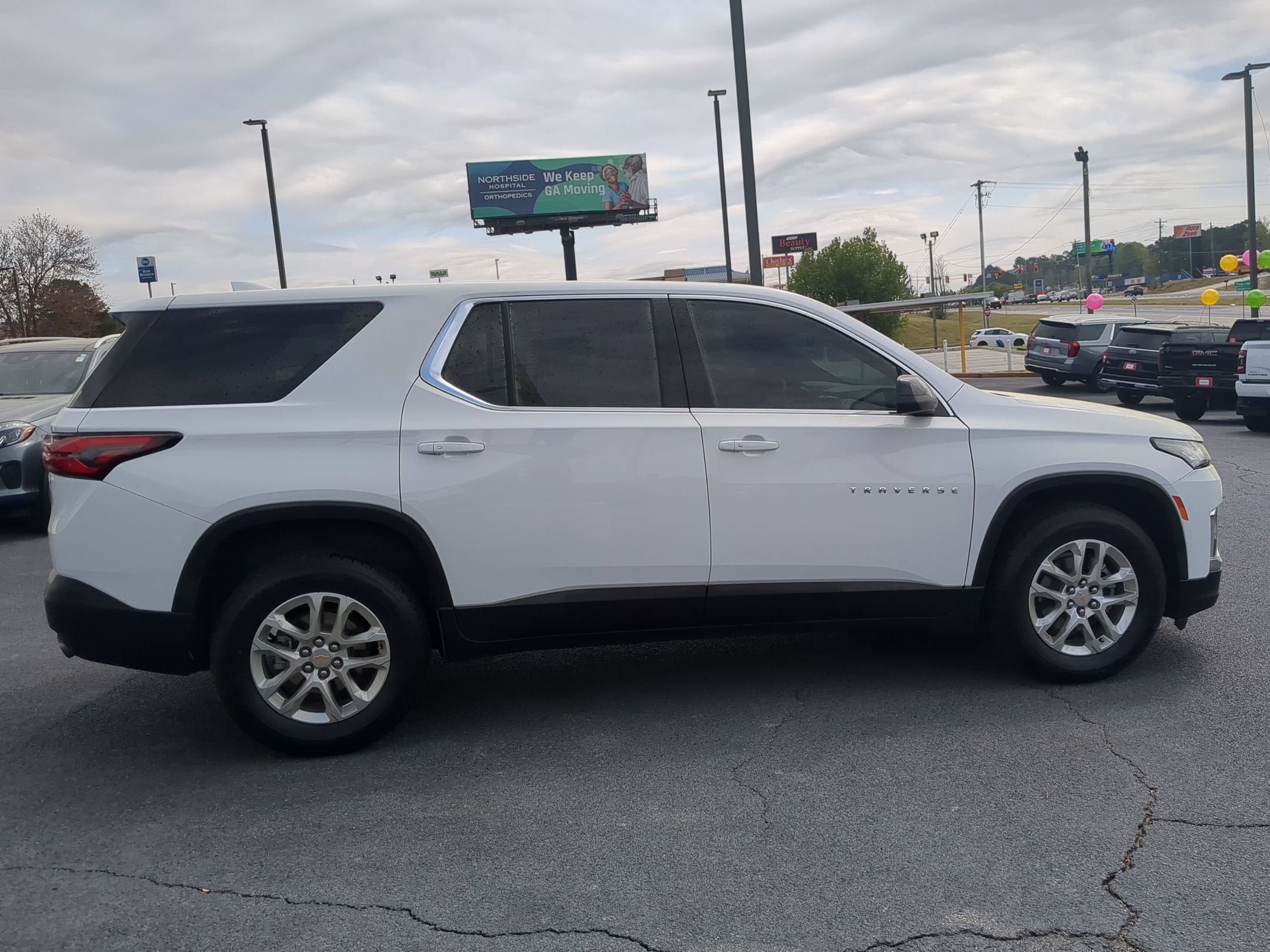 Used 2023 Chevrolet Traverse LS FWD image 4