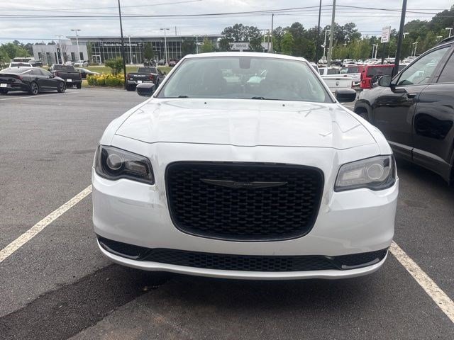 Used 2022 Chrysler 300 Touring w/ Sport Appearance Package RWD image 3