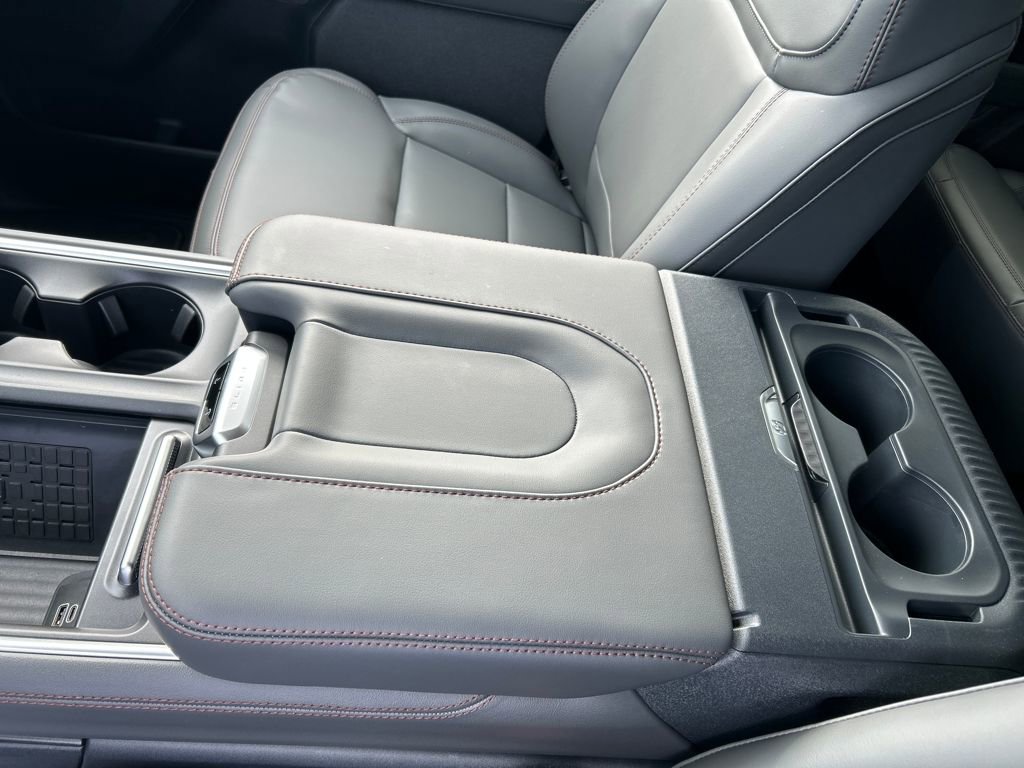 New 2025 Ford Expedition Active image 18