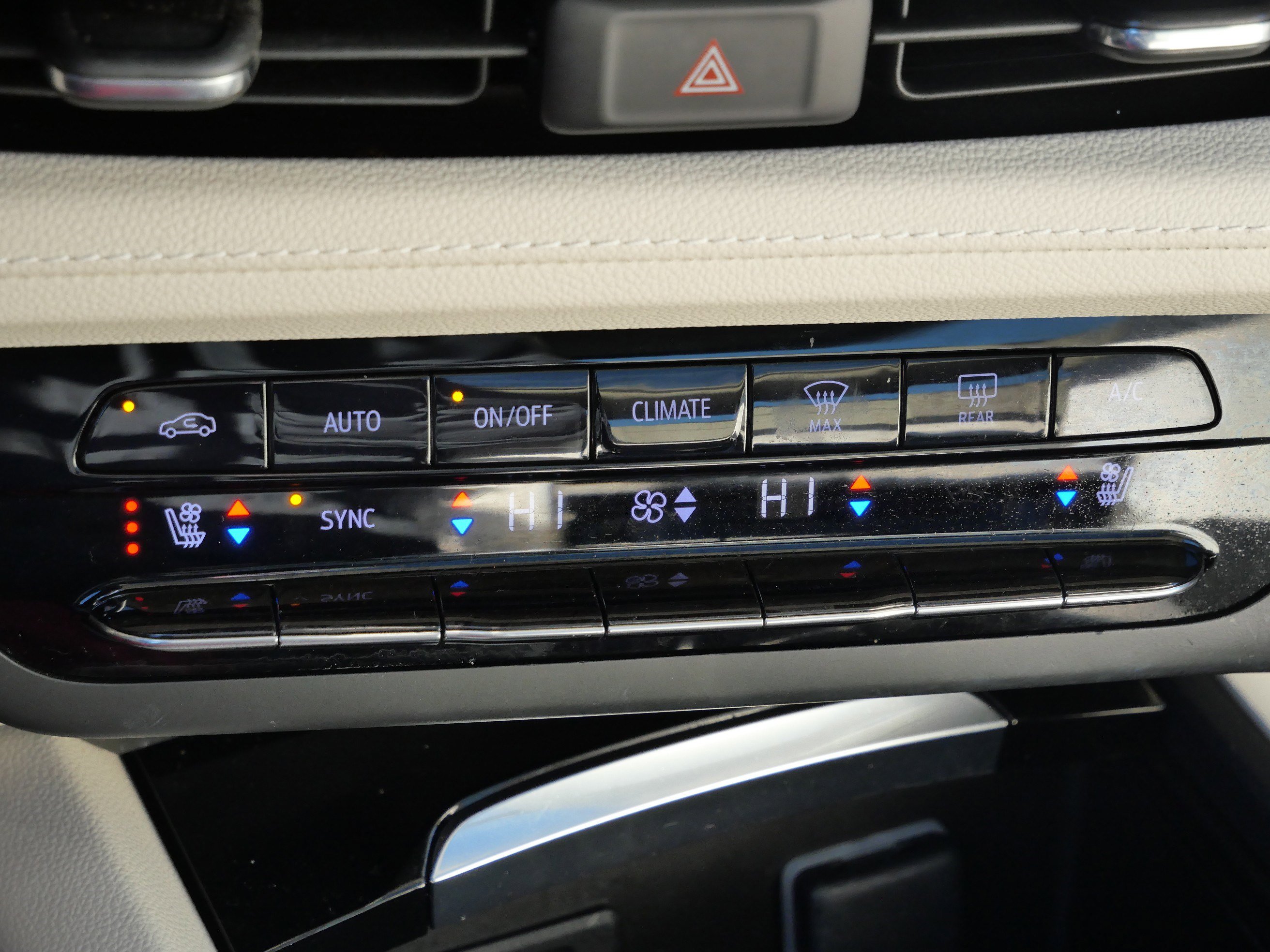 Used 2023 Buick Envision Avenir image 24