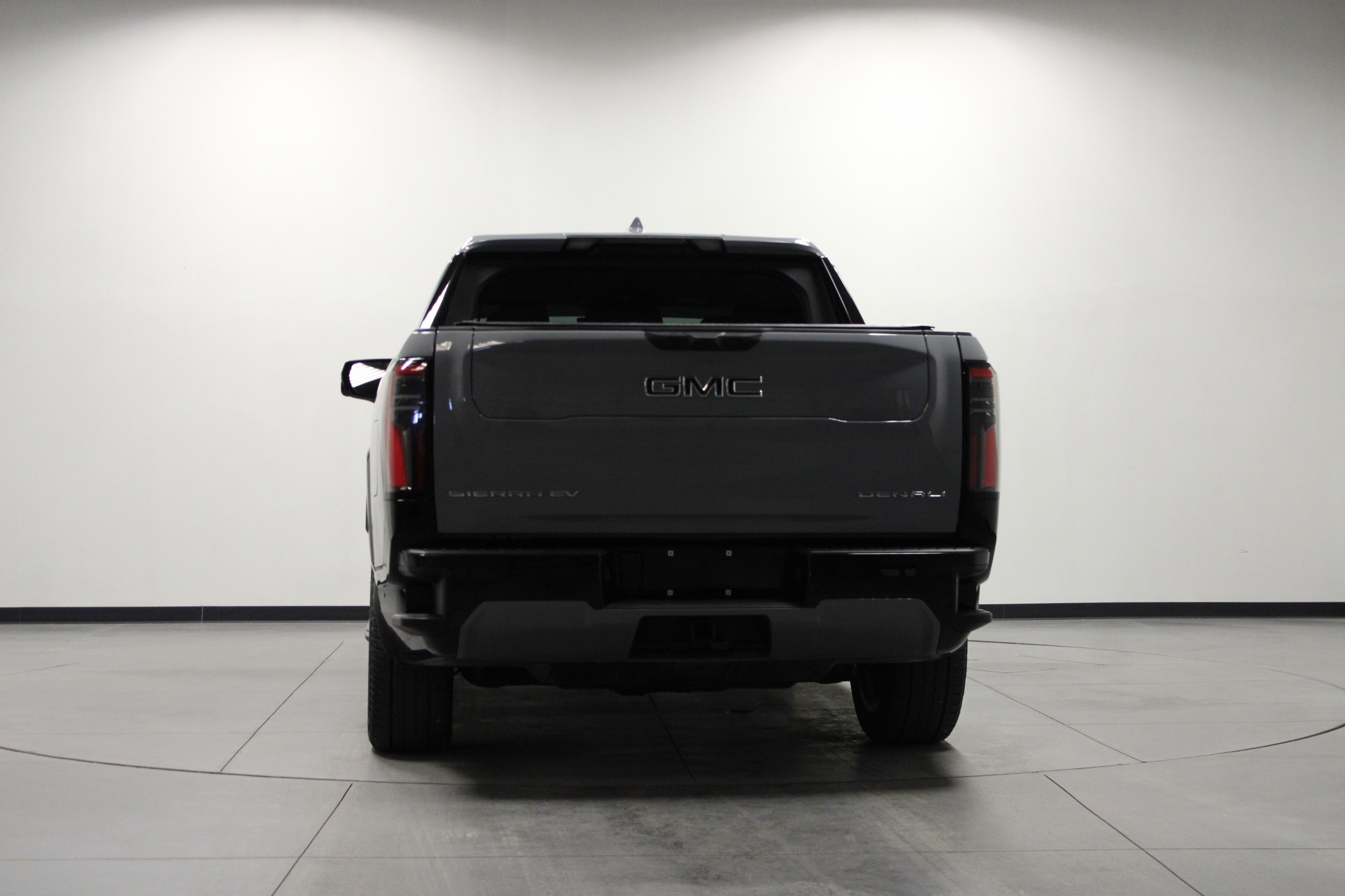 Used 2024 GMC Sierra EV Denali image 5