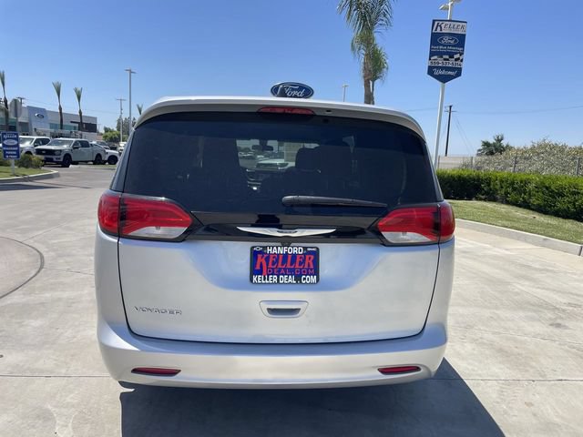 Used 2022 Chrysler Voyager LX FWD image 7