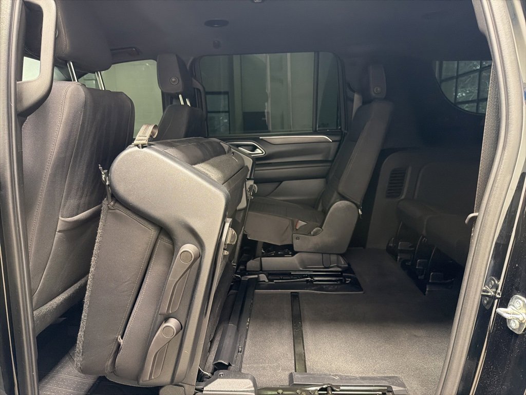 Used 2023 Chevrolet Suburban LS image 15