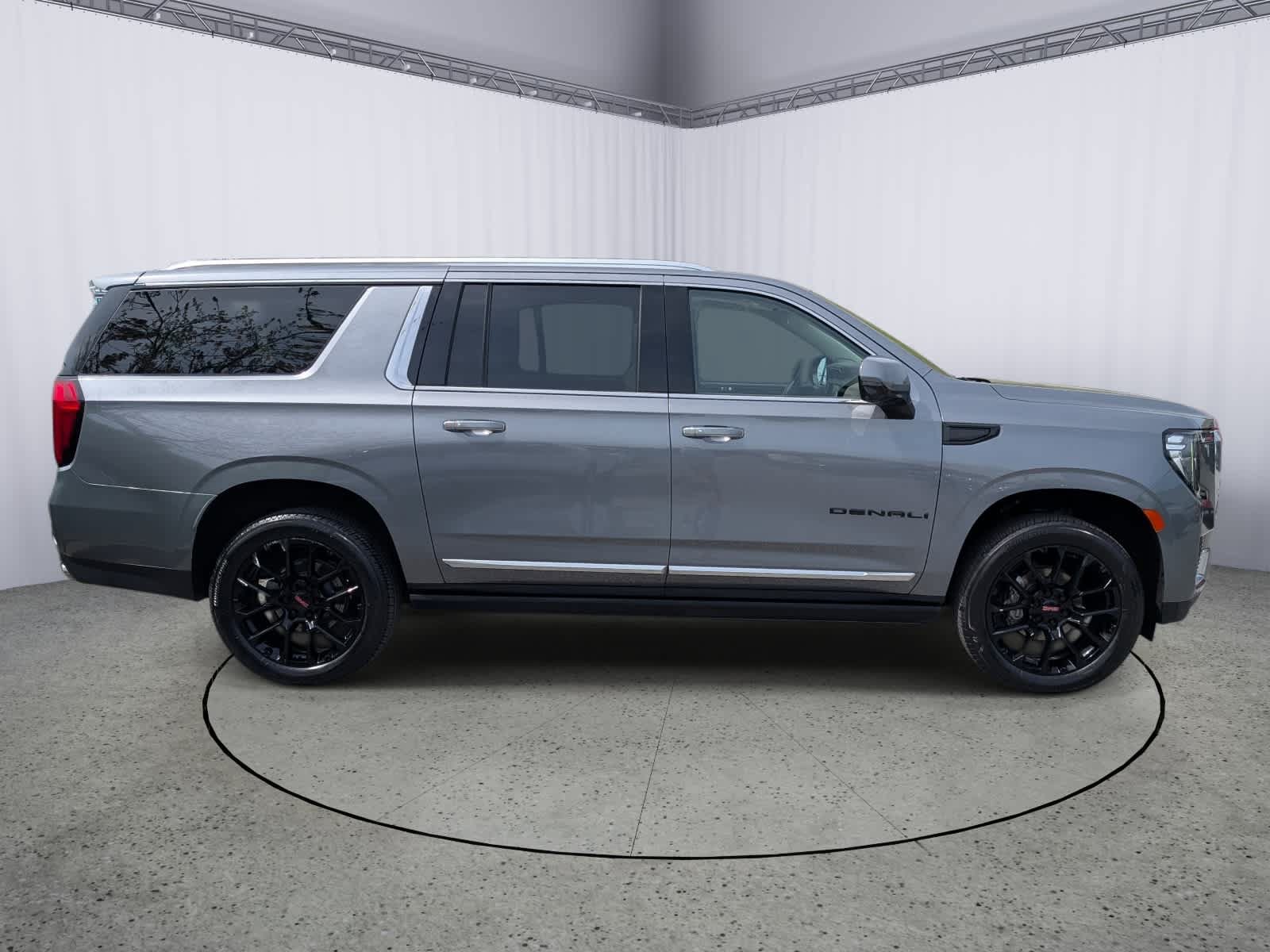 Used 2022 GMC Yukon XL Denali w/ Max Trailering Package AWD/4WD image 2