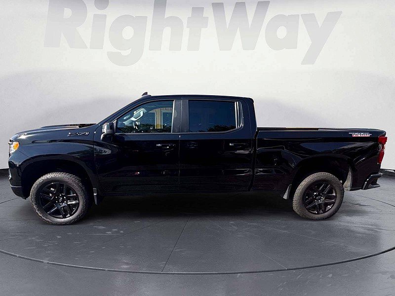 Used 2024 Chevrolet Silverado 1500 LT Trail Boss w/ LT Trail Boss Premium Package AWD/4WD image 2