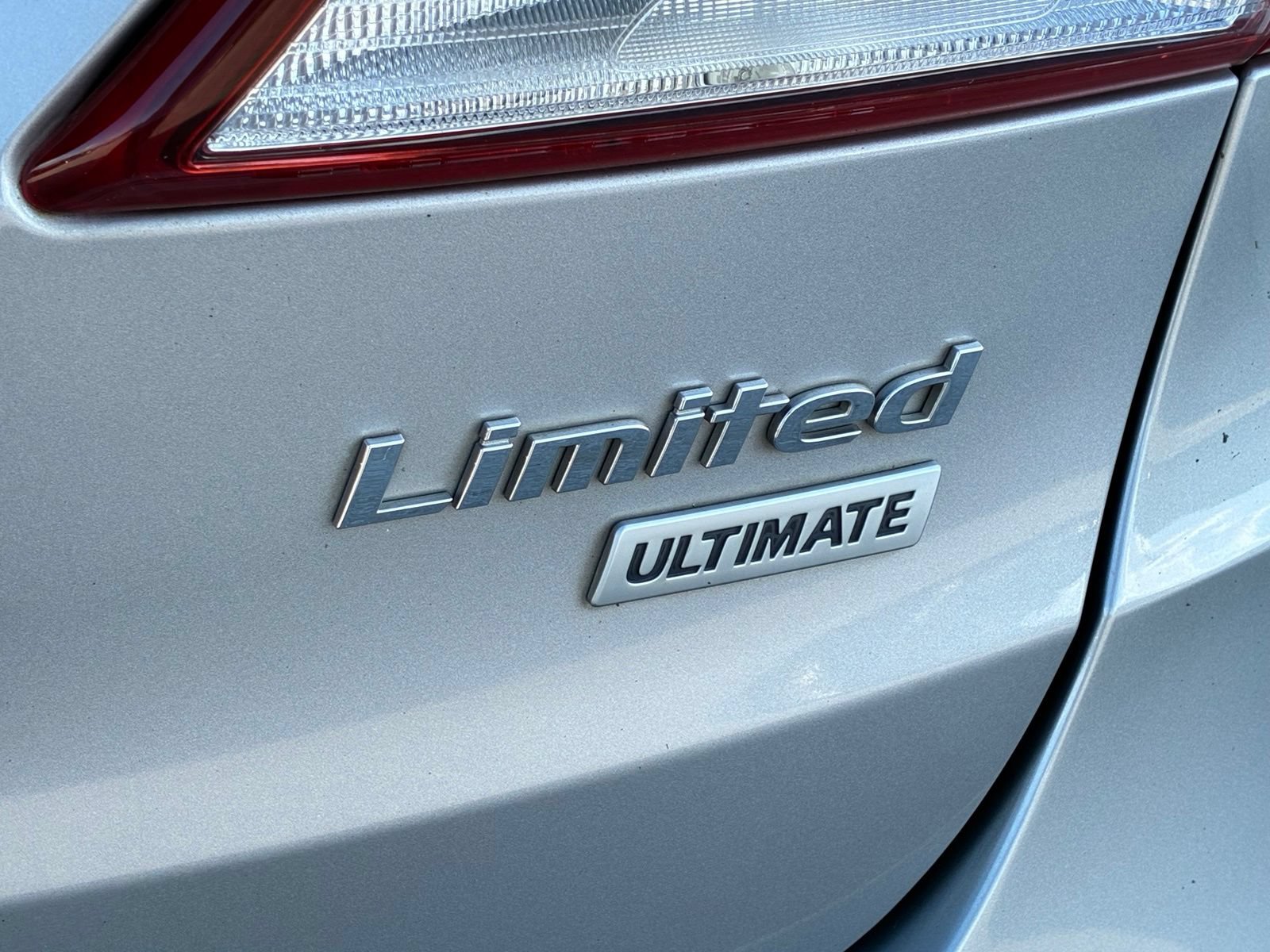 Used 2017 Hyundai Santa Fe Limited FWD image 9