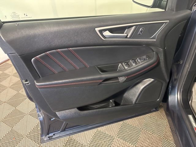 Used 2024 Ford Edge ST-Line w/ Class II Trailer Tow Package AWD/4WD image 14