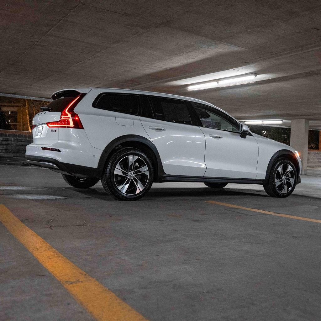 Certified 2024 Volvo V60 B5 Cross Country Plus image 7