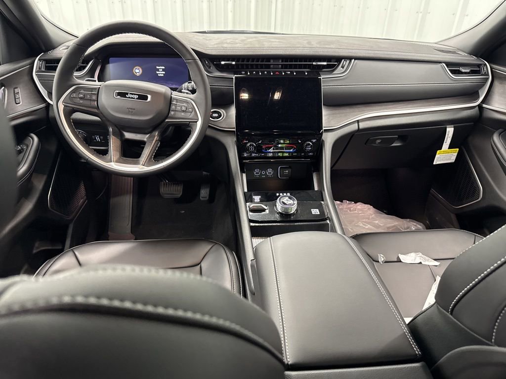New 2025 Jeep Grand Cherokee L Limited w/ Black Appearance Package image 16