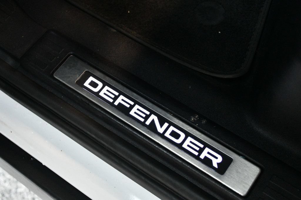 Used 2022 Land Rover Defender 110 X-Dynamic SE AWD/4WD image 18