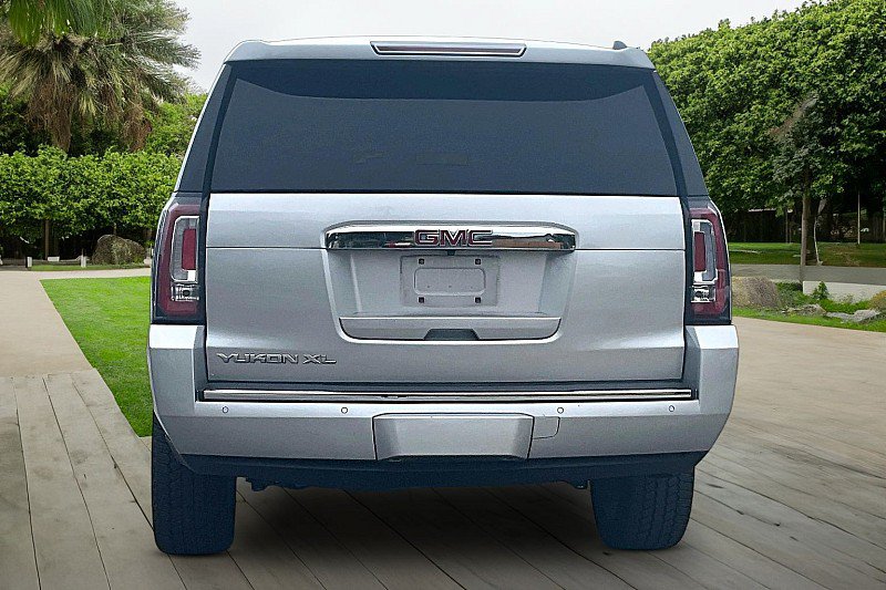Used 2017 GMC Yukon XL Denali w/ Open Road Package RWD image 3