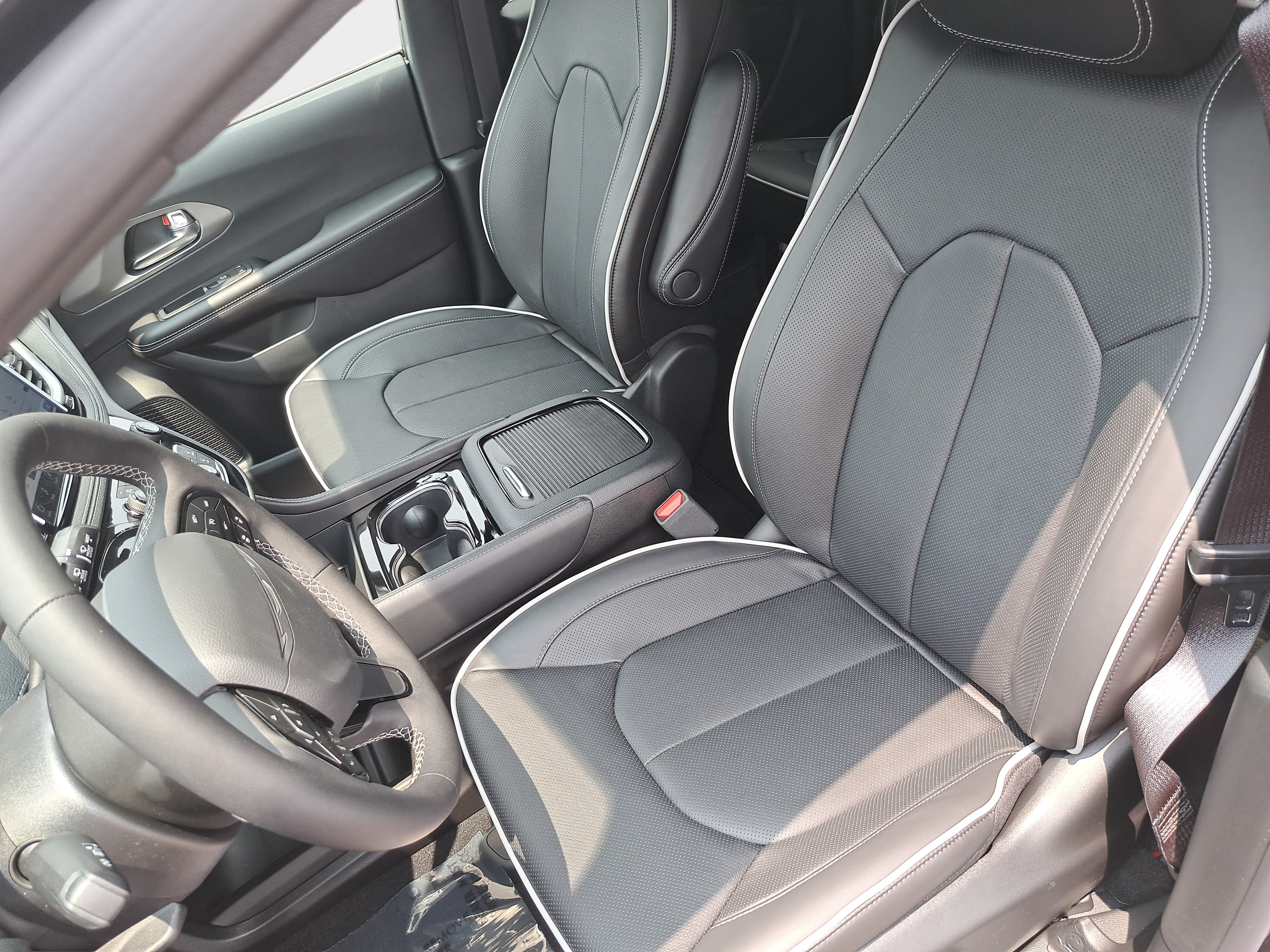 New 2027 Chrysler Pacifica Limited FWD image 17
