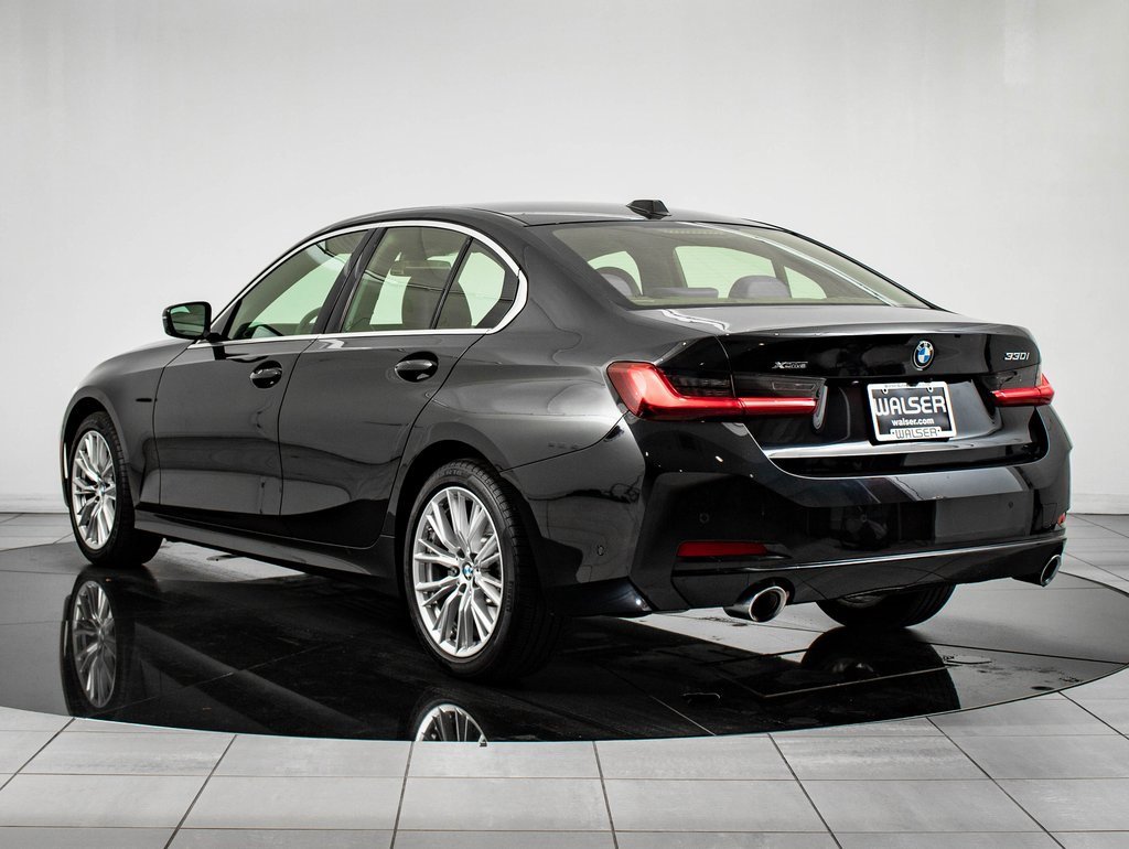 Used 2024 BMW 330i xDrive Sedan w/ Premium Package image 11