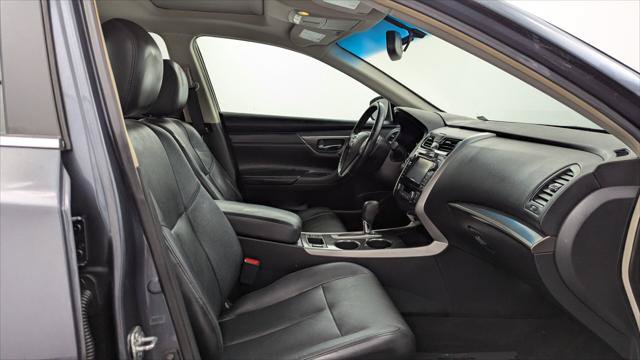 Used 2013 Nissan Altima 2.5 SL w/ Technology Pkg FWD image 19