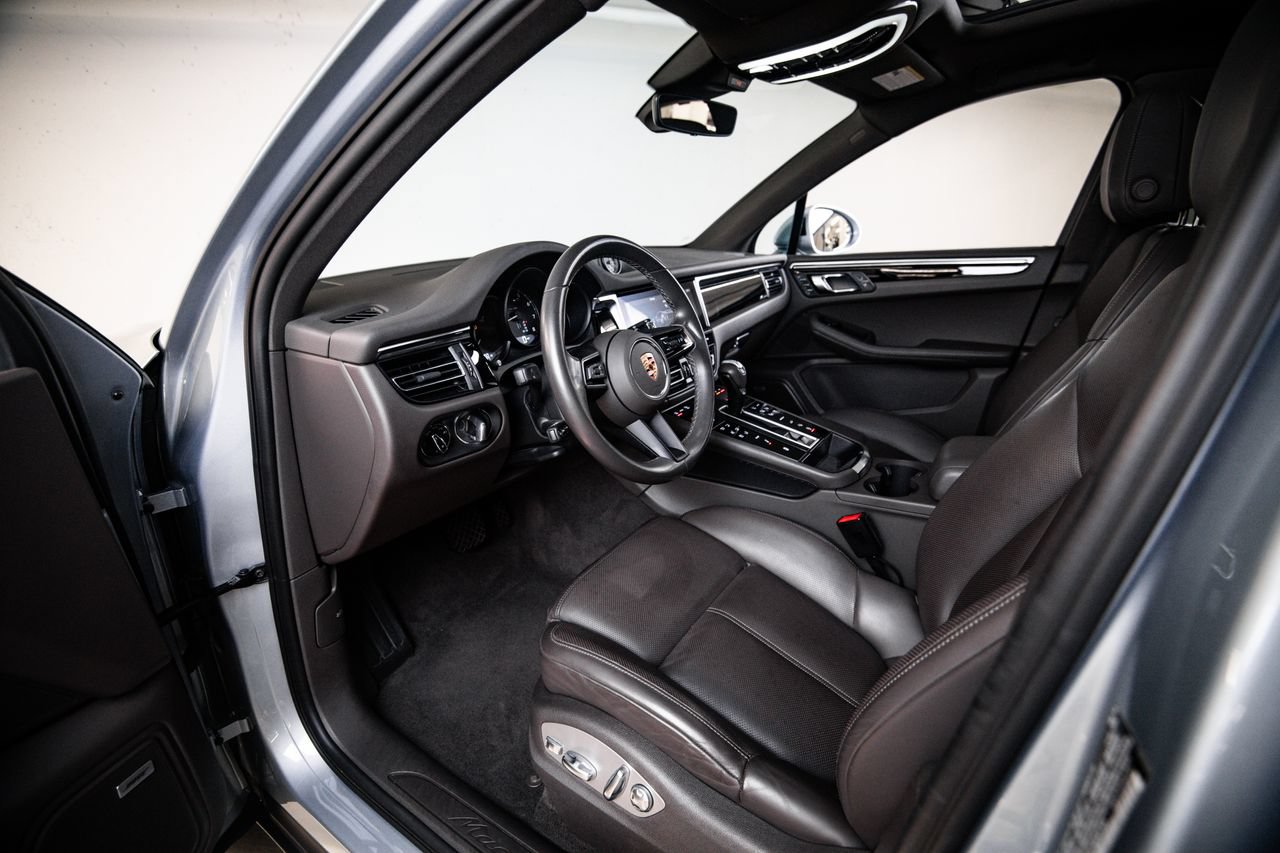 Certified 2024 Porsche Macan AWD/4WD image 4