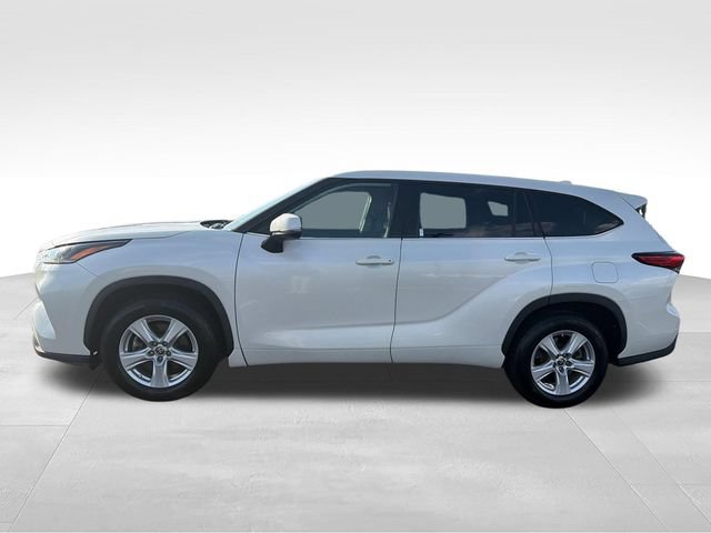 Used 2021 Toyota Highlander LE FWD video 2