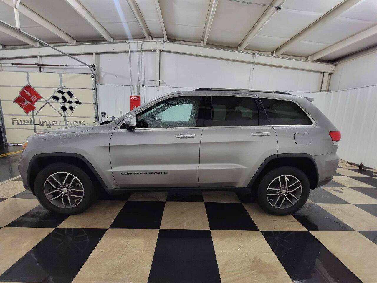 Used 2017 Jeep Grand Cherokee Limited image 8