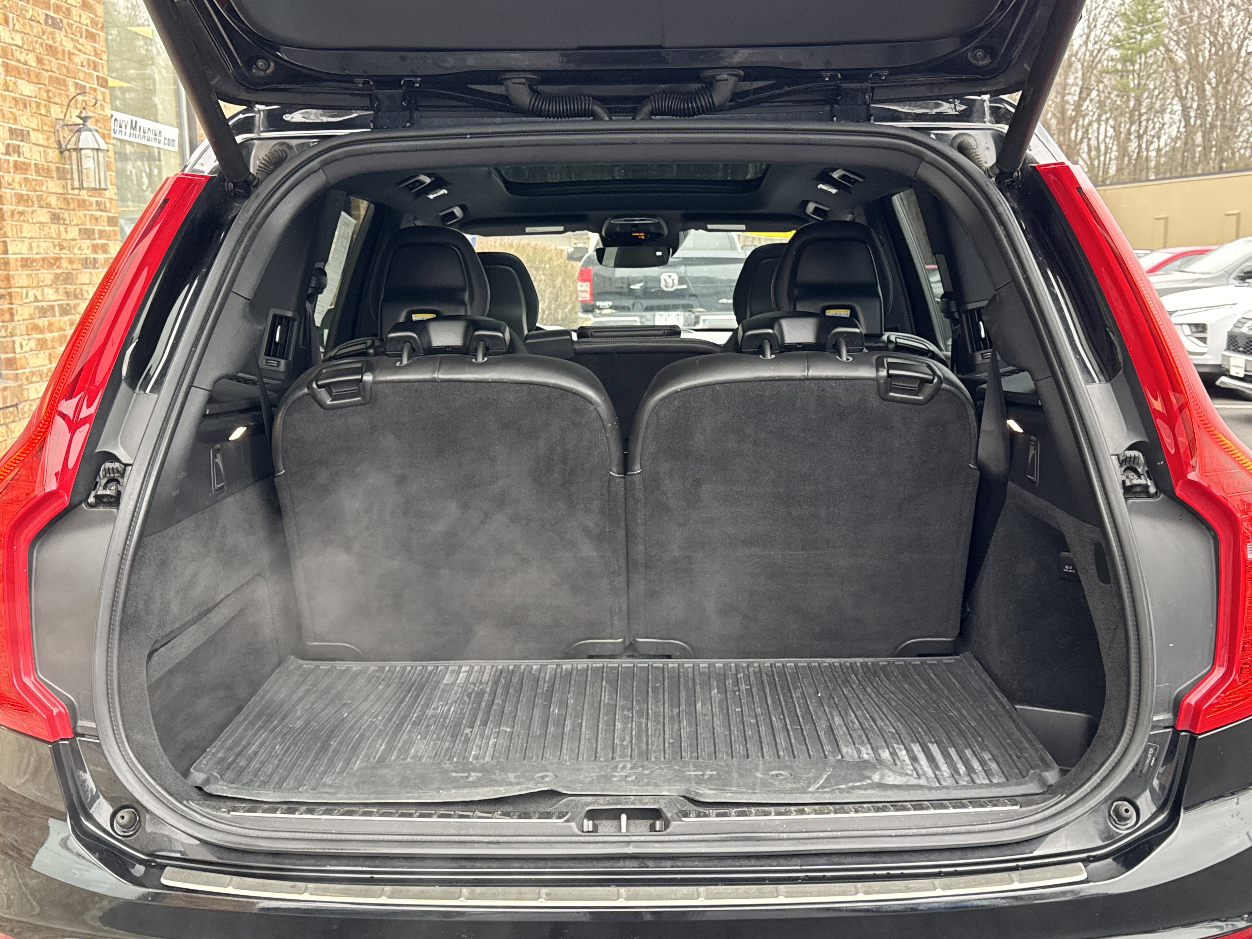 Used 2016 Volvo XC90 T6 R-Design w/ Vision Package image 12