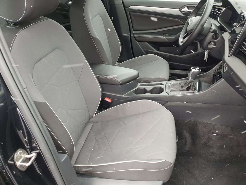 Used 2025 Volkswagen Jetta Sport image 29