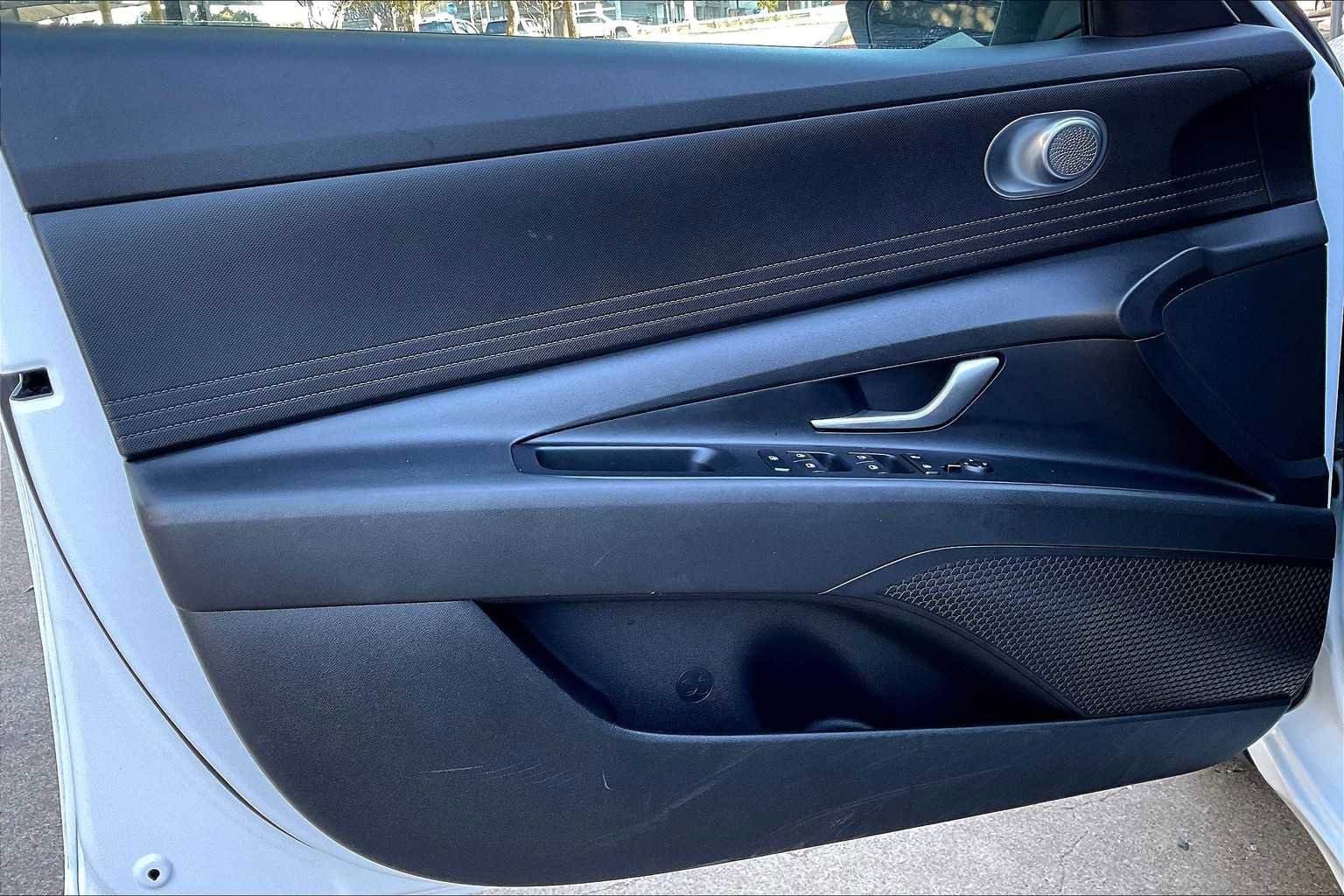 Used 2023 Hyundai Elantra Blue image 15