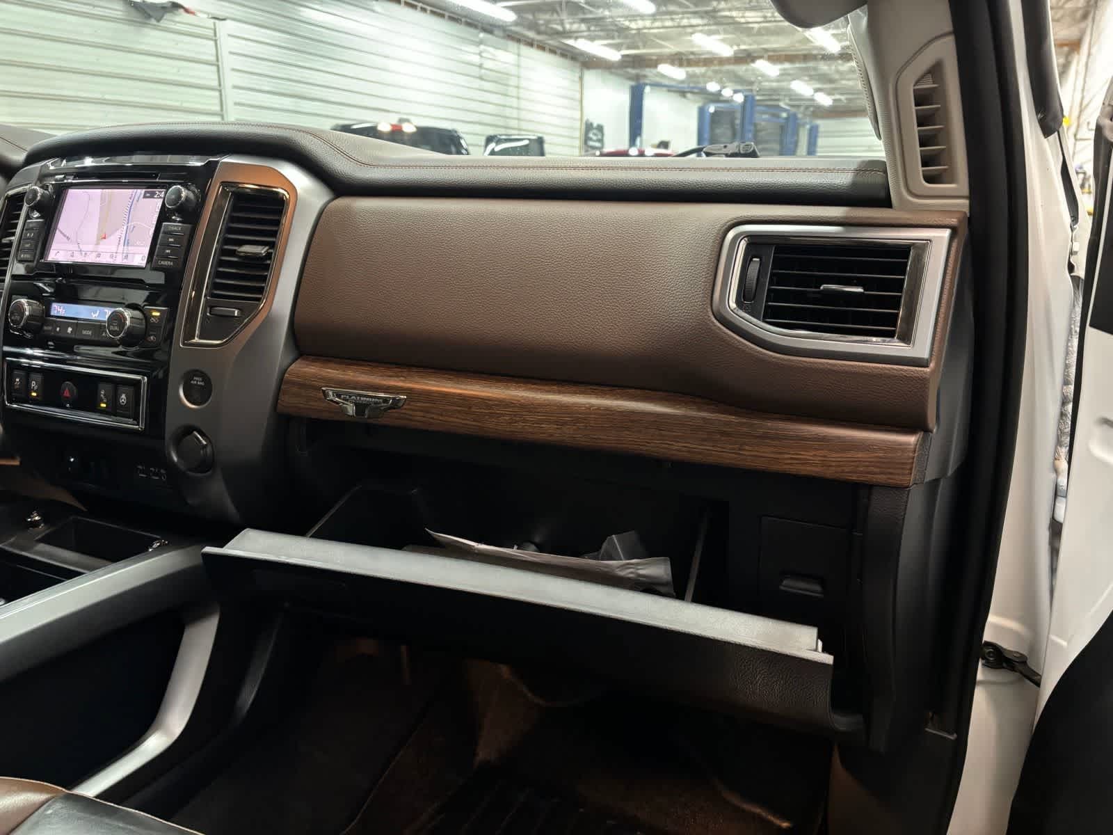 Used 2019 Nissan Titan Platinum Reserve AWD/4WD image 29