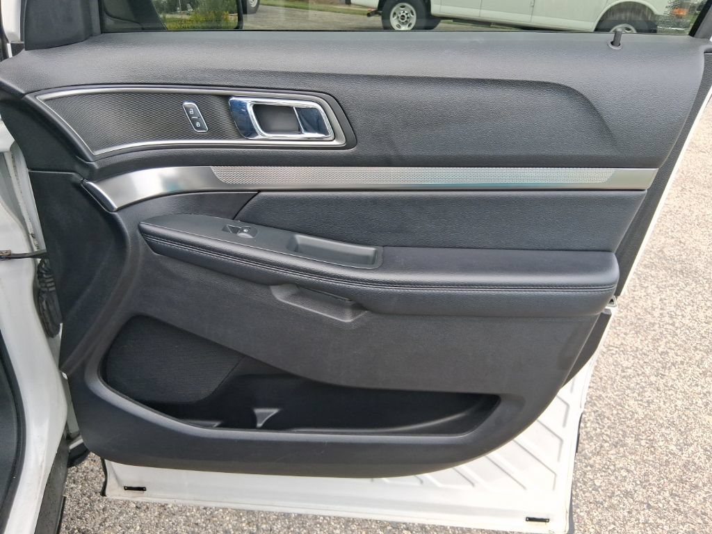 Used 2018 Ford Explorer XLT FWD image 11