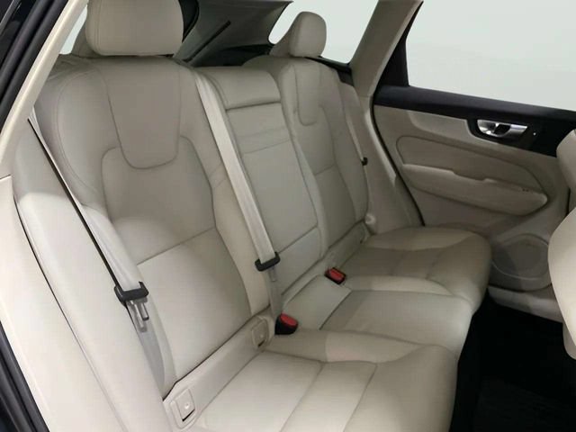 Used 2022 Volvo XC60 B5 Momentum w/ Climate Package AWD/4WD image 71