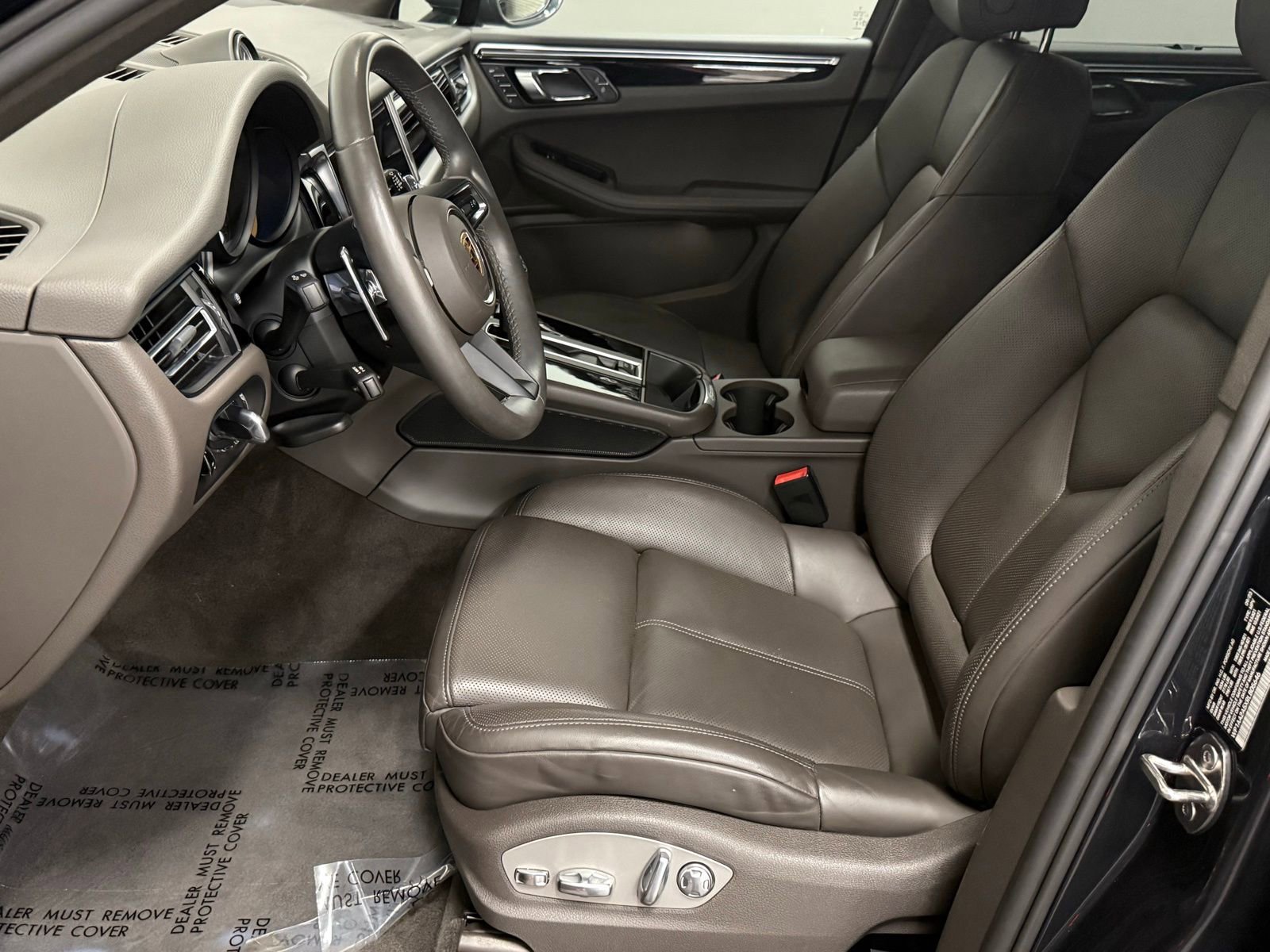 Used 2024 Porsche Macan w/ Premium Plus Package image 21