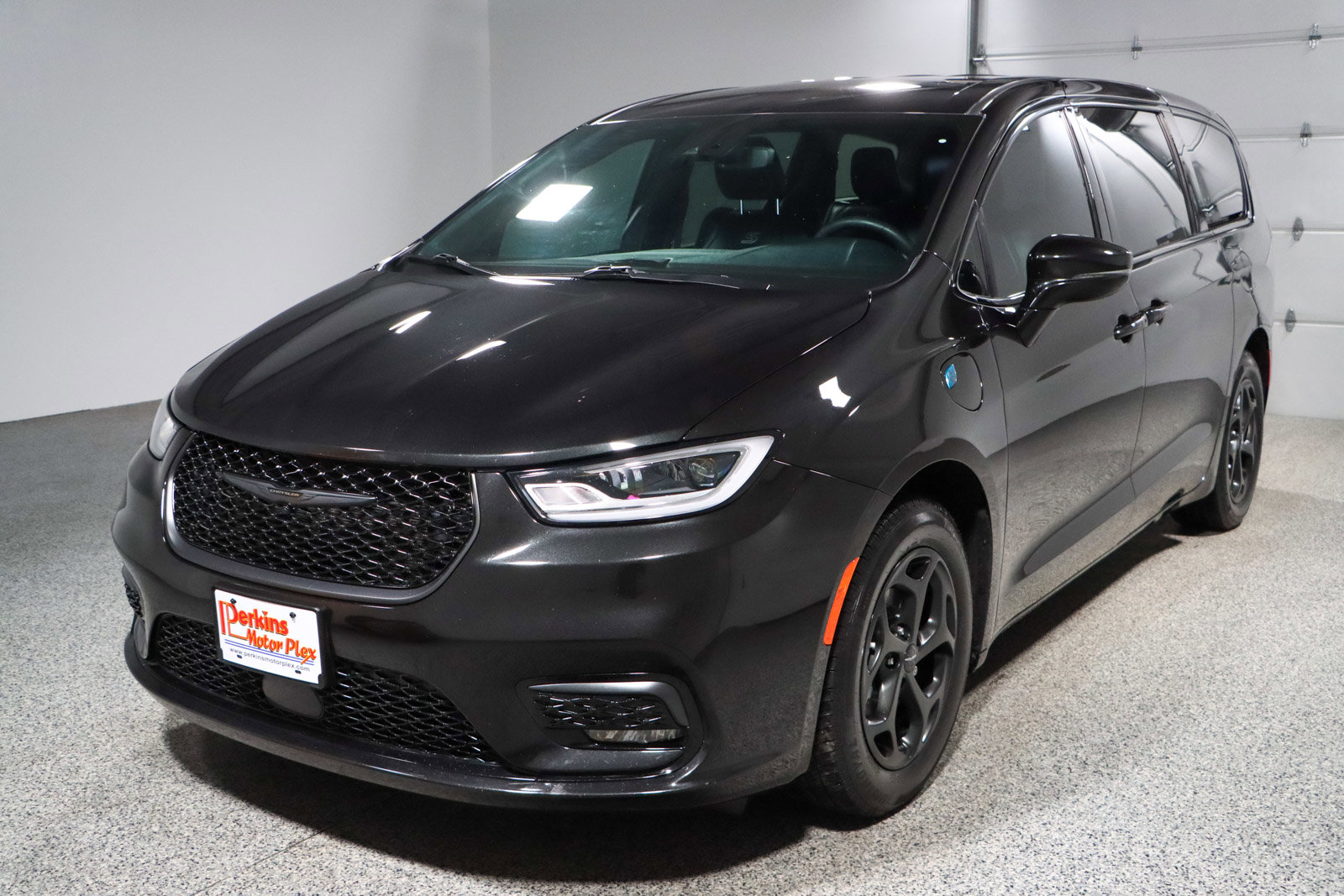 Used 2022 Chrysler Pacifica Touring-L w/ S Appearance Package image 32