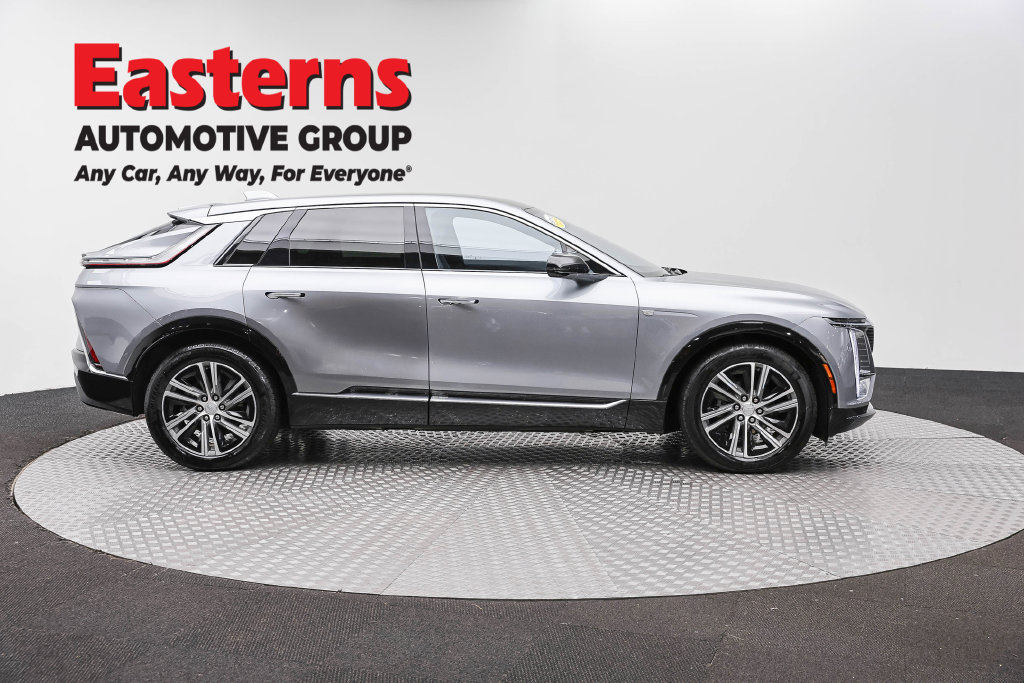 Used 2024 Cadillac Lyriq Luxury AWD/4WD image 5