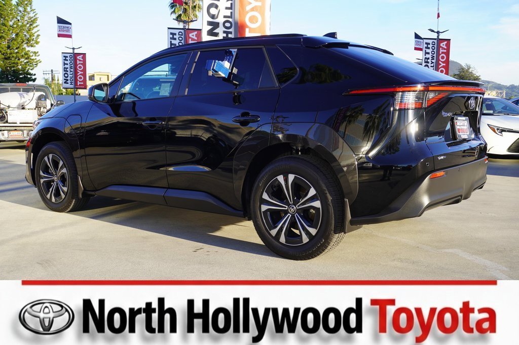 Certified 2025 Toyota bZ4X FWD image 5